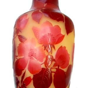 Vase 1900 à décor gravé d'églantier par Galle, parfait, era daum art-nouveau