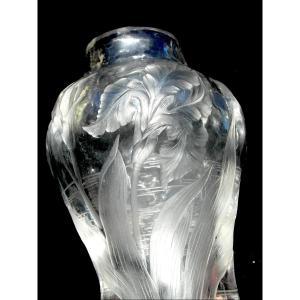 Vase à décor d'iris taillé par Eugène Michel, Monture en bronze par ENOT, vers 1900, era daum