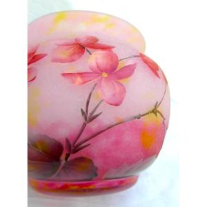 Vase aux begonias roses par Daum, parfait, era Gallé 1900