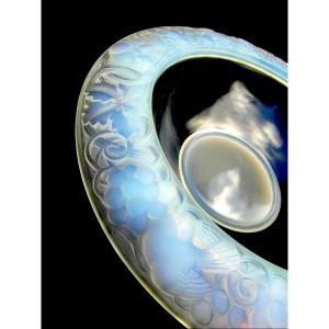 Opalescent Art Deco Tall Glass "sparrows In The Vineyards" By P. d'Avesn, Era Daum Lalique