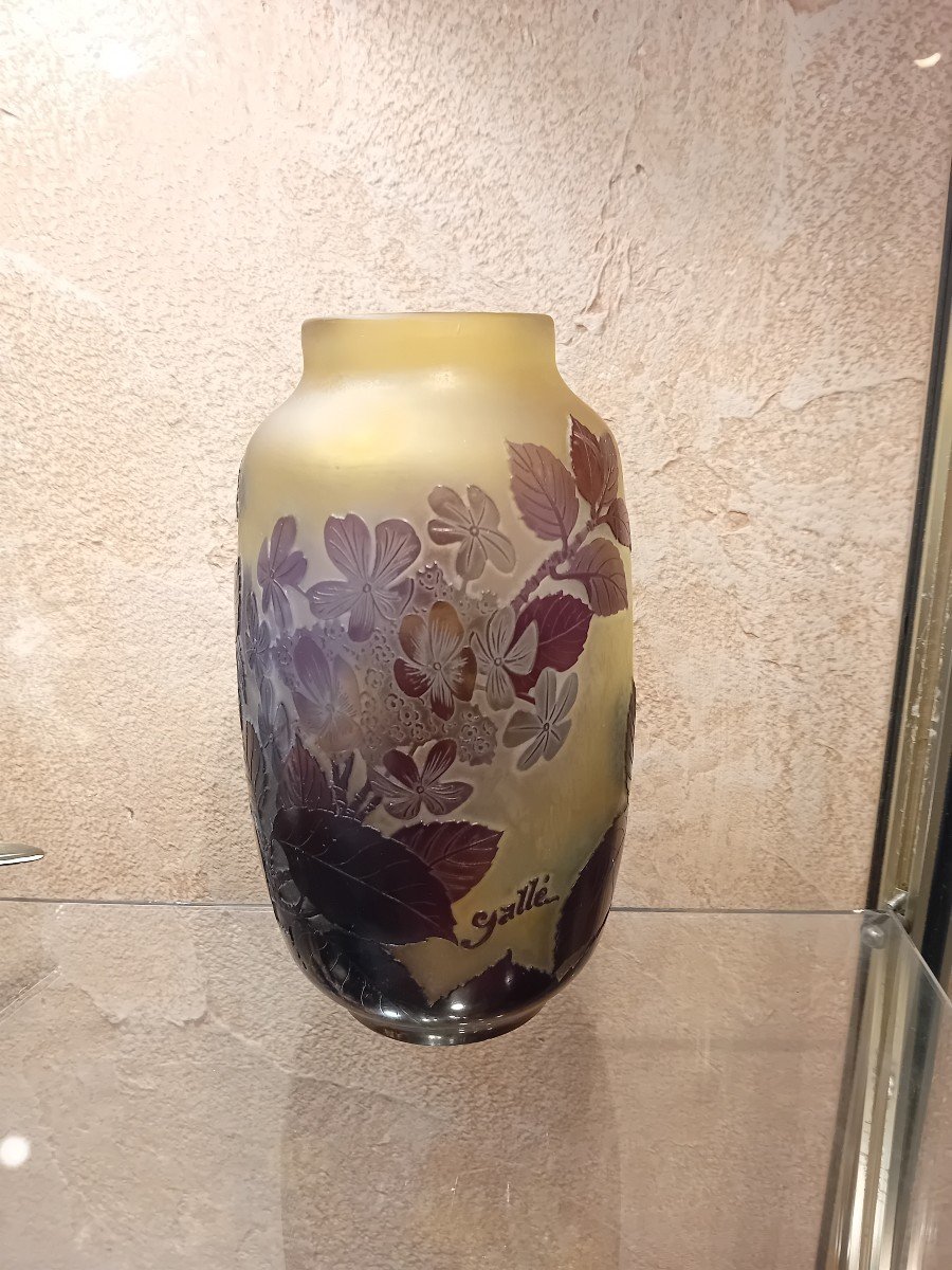 Etablissement Galle  Vase En Verre Multicouches Dégagé à L Acide à Décor De  Fleurs Violettes-photo-2
