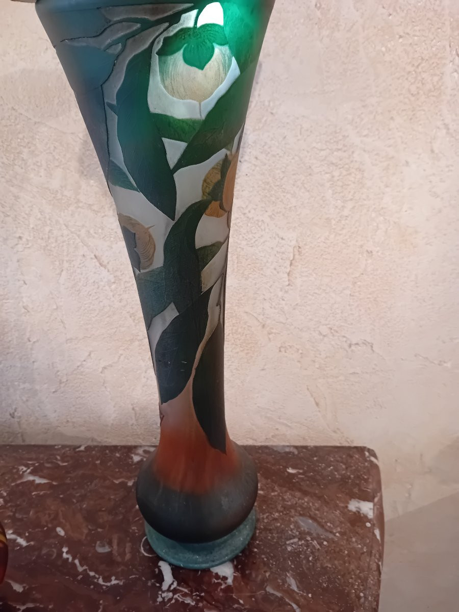 Daum Important Vase Verre multicouche et Dégagé à L Acide à Décor De Feuilles Et Fleurs De Kaki-photo-2
