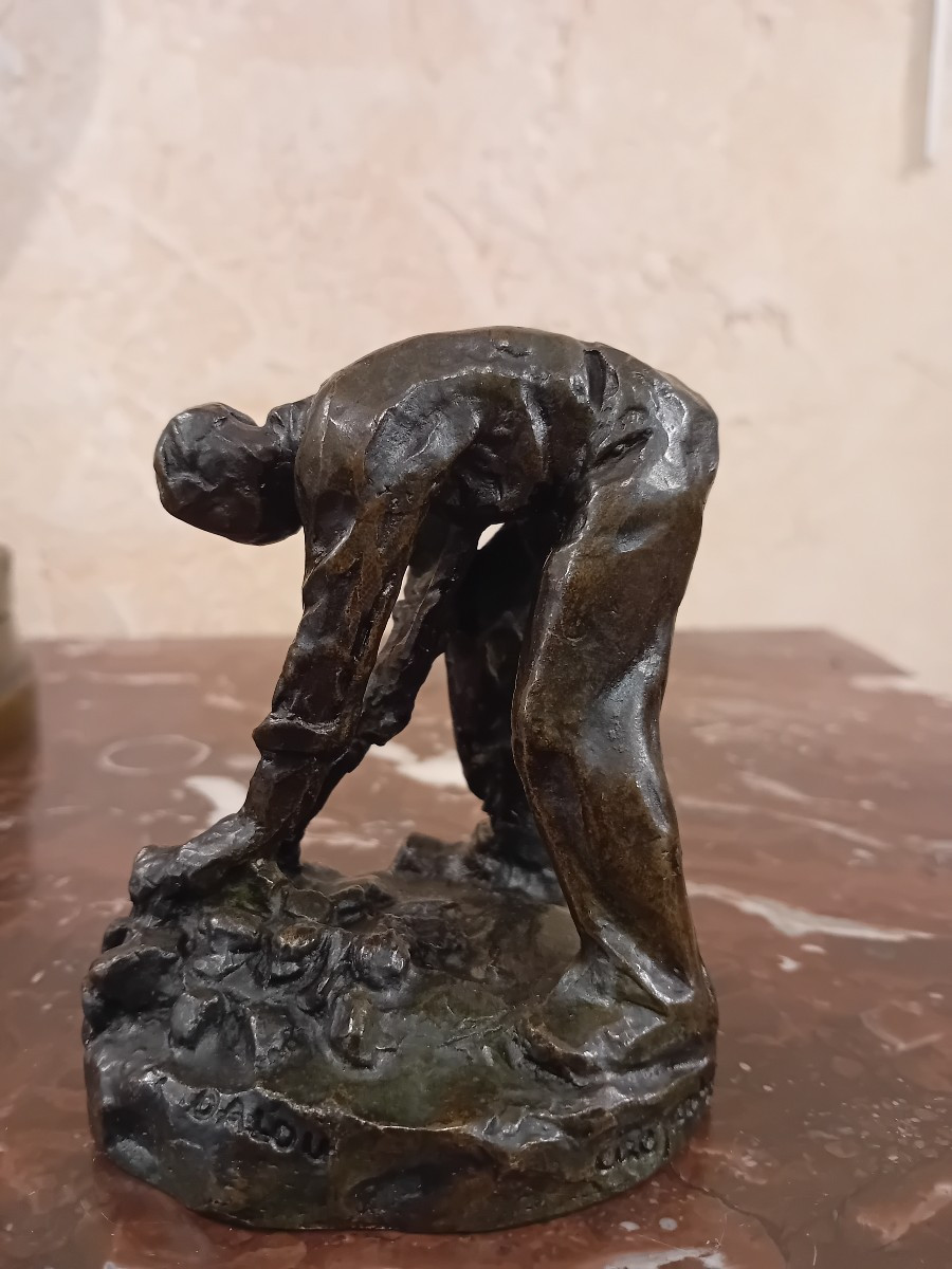 DALOU Aimé Jules " le casseur de pierres" bonze à patine brune  Susses Freres éditeur 