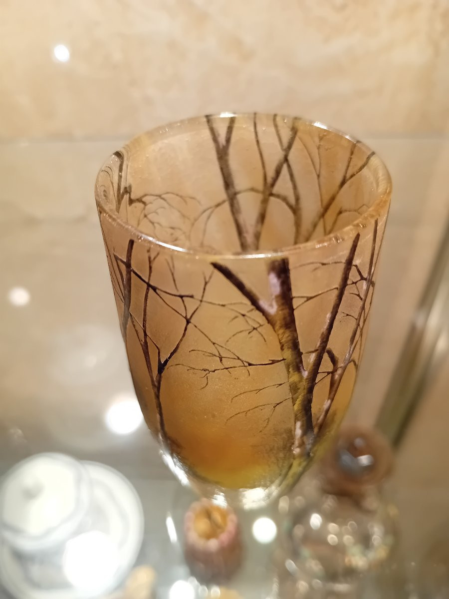 DAUM VASE EN VERRE dégagé à l acide  et émaillé à chaud à décor de sous bois enneigé -photo-2