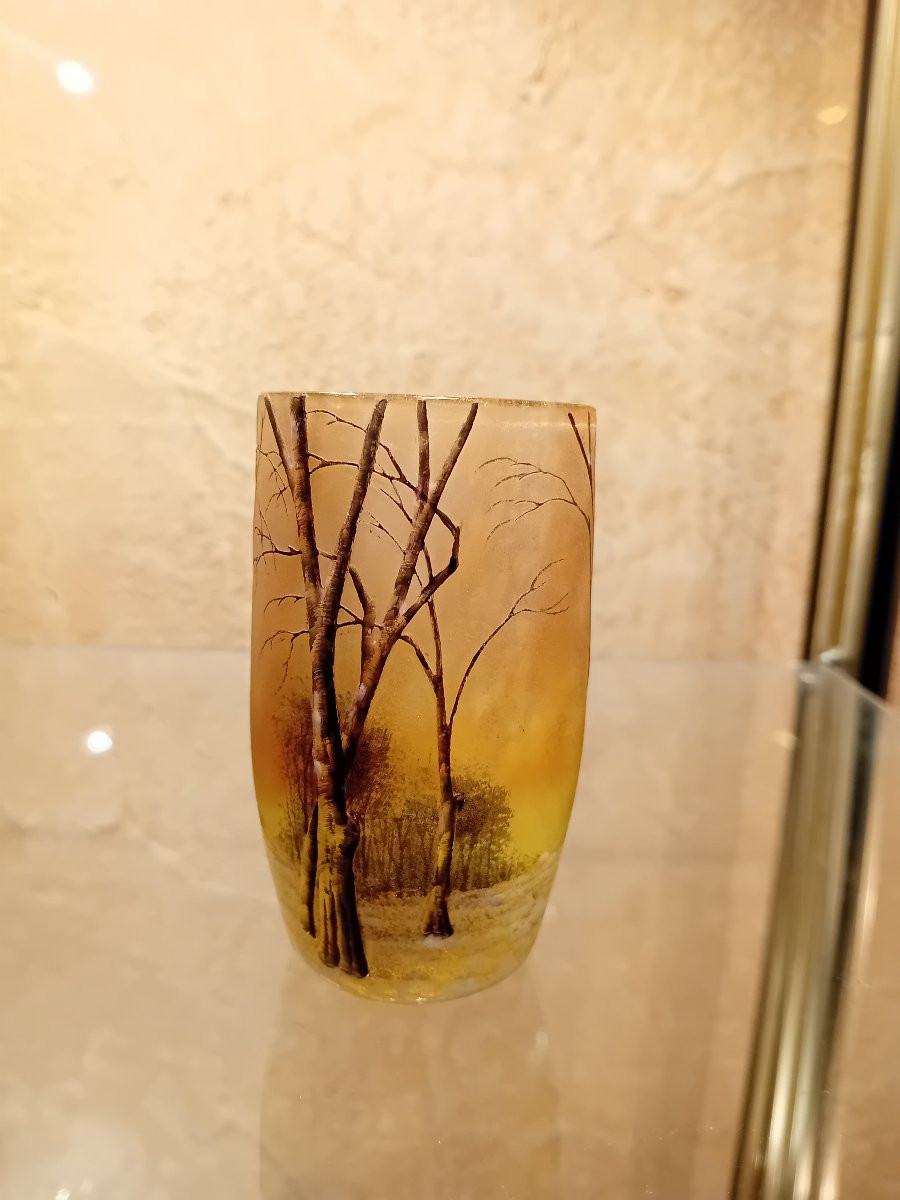 DAUM VASE EN VERRE dégagé à l acide  et émaillé à chaud à décor de sous bois enneigé -photo-3