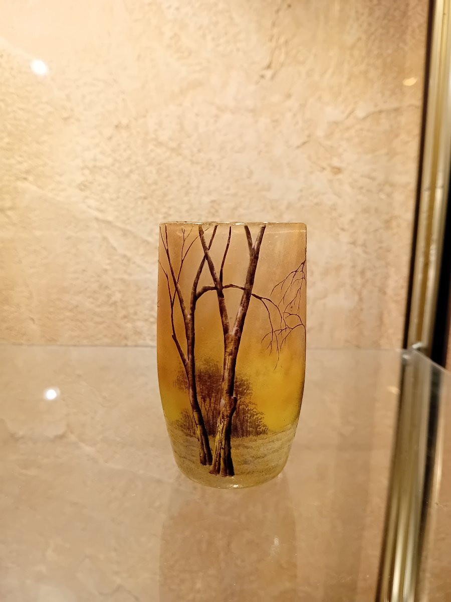 DAUM VASE EN VERRE dégagé à l acide  et émaillé à chaud à décor de sous bois enneigé -photo-4