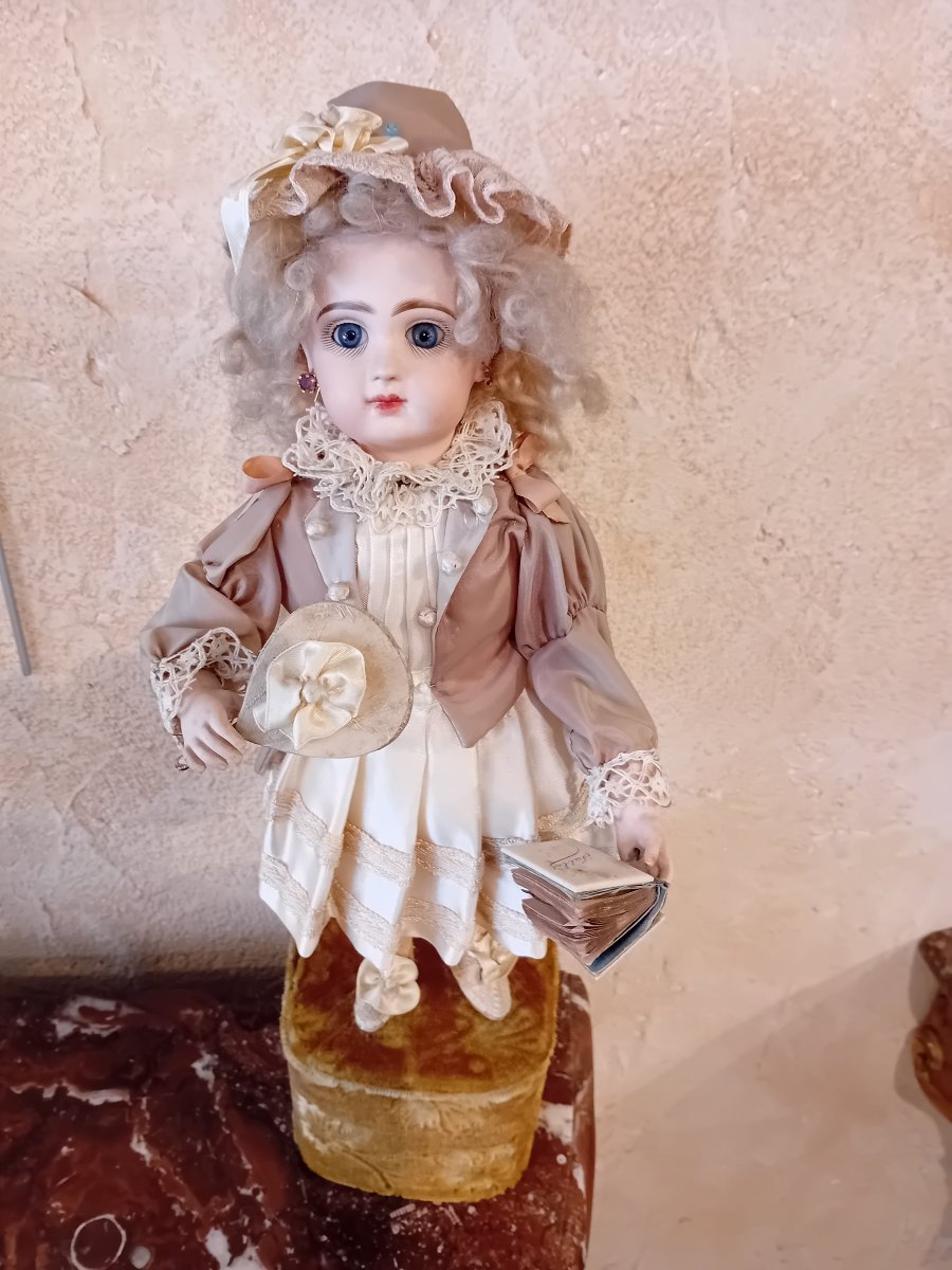 Automaton Lambert Twin Head Closed Mouth