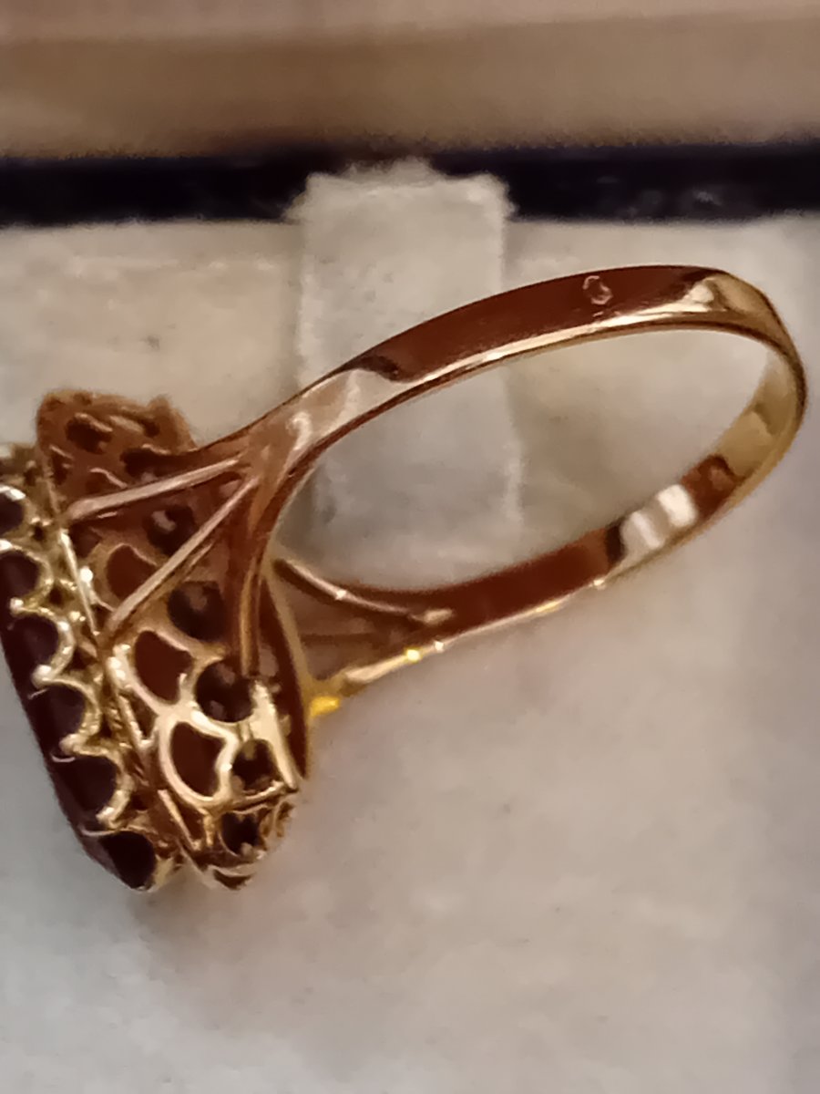 18k Gold Ring With Stone Set-photo-2