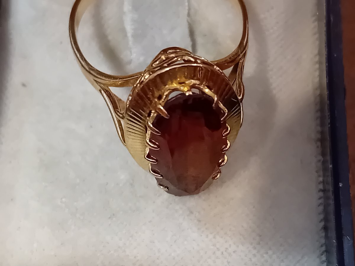 18k Gold Ring With Stone Set-photo-2