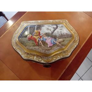 COFFRET FIN XIXeme EN PORCELAINE DANS LE GOUT DE SEVRES  signé GARNIER