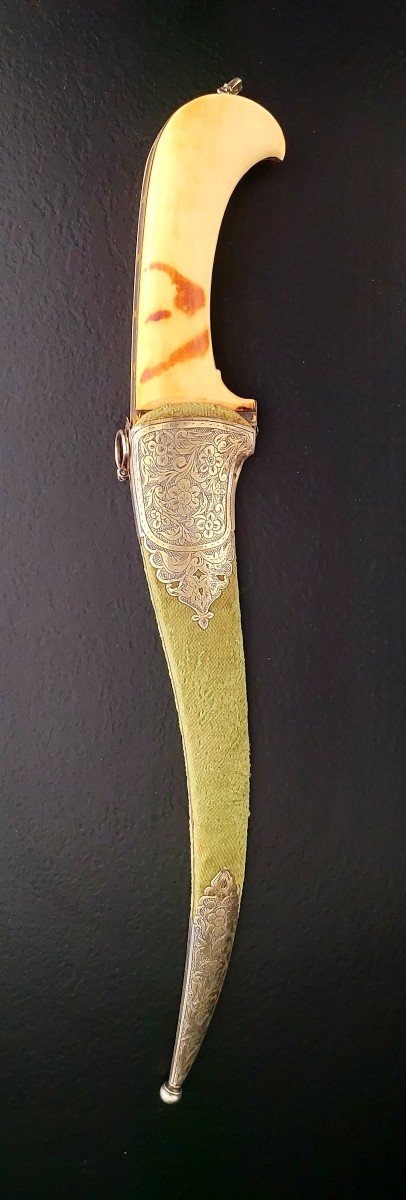 A Persian Gold Encrusted Pesh Kabz-photo-2