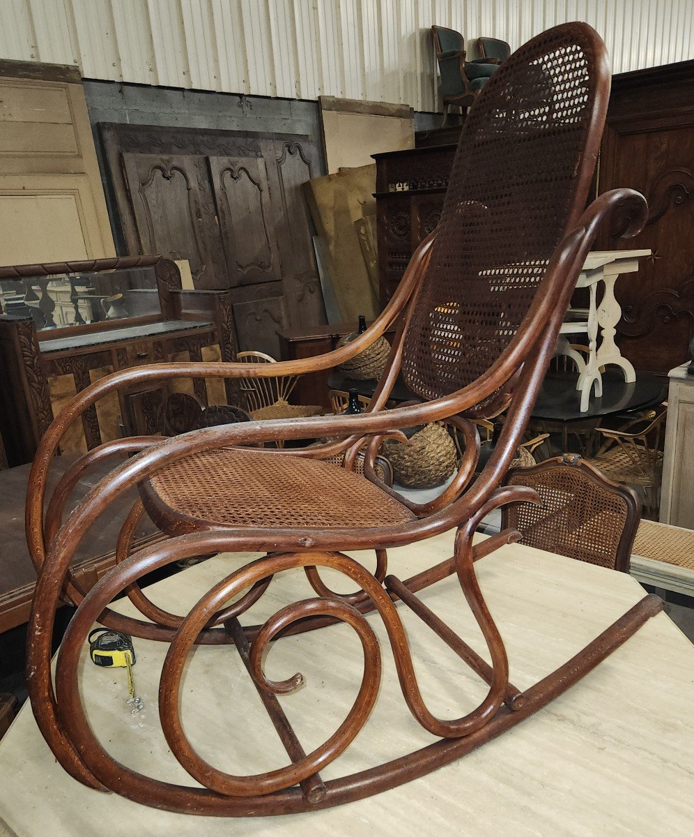 Jjkohn Rocking Chair From The End Of The 19th Century 