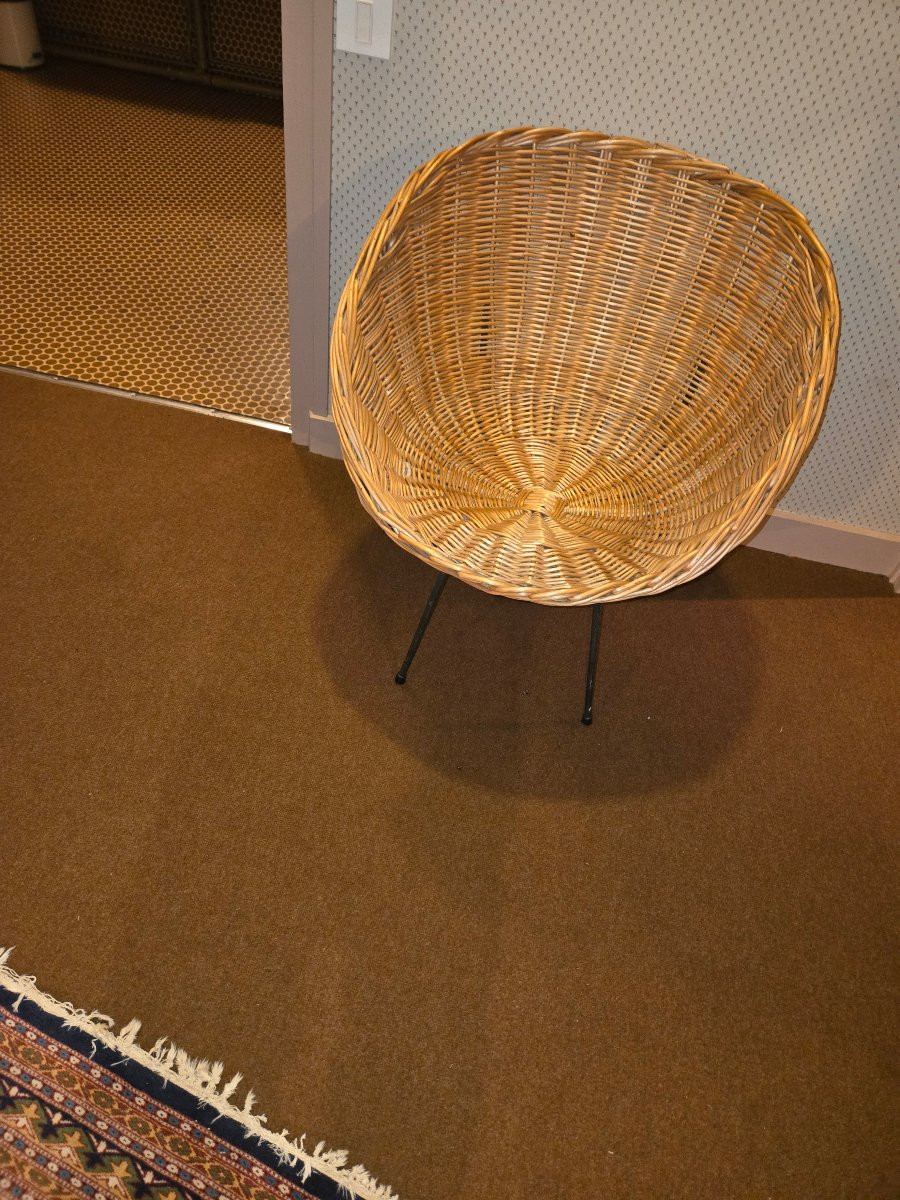 Living Room With 4 Armchairs And A Coffee Table In Metal And Wicker From The 60s-photo-1