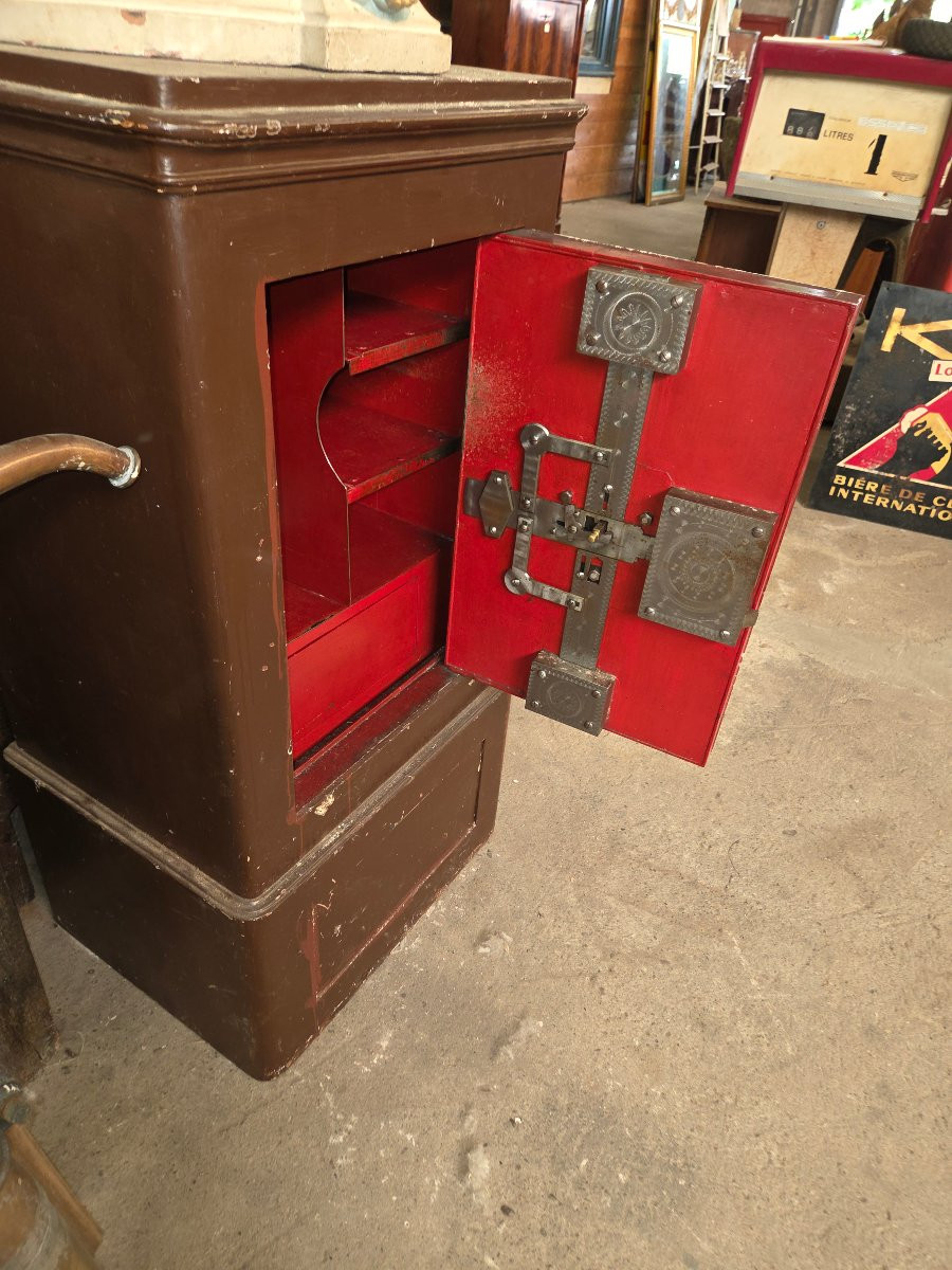 Late 19th Century Safe -photo-2