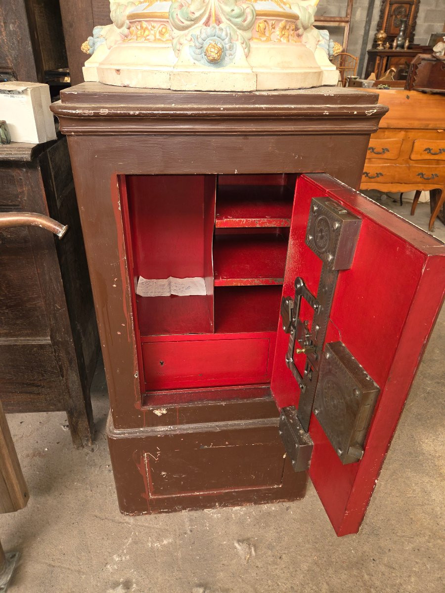 Late 19th Century Safe -photo-3
