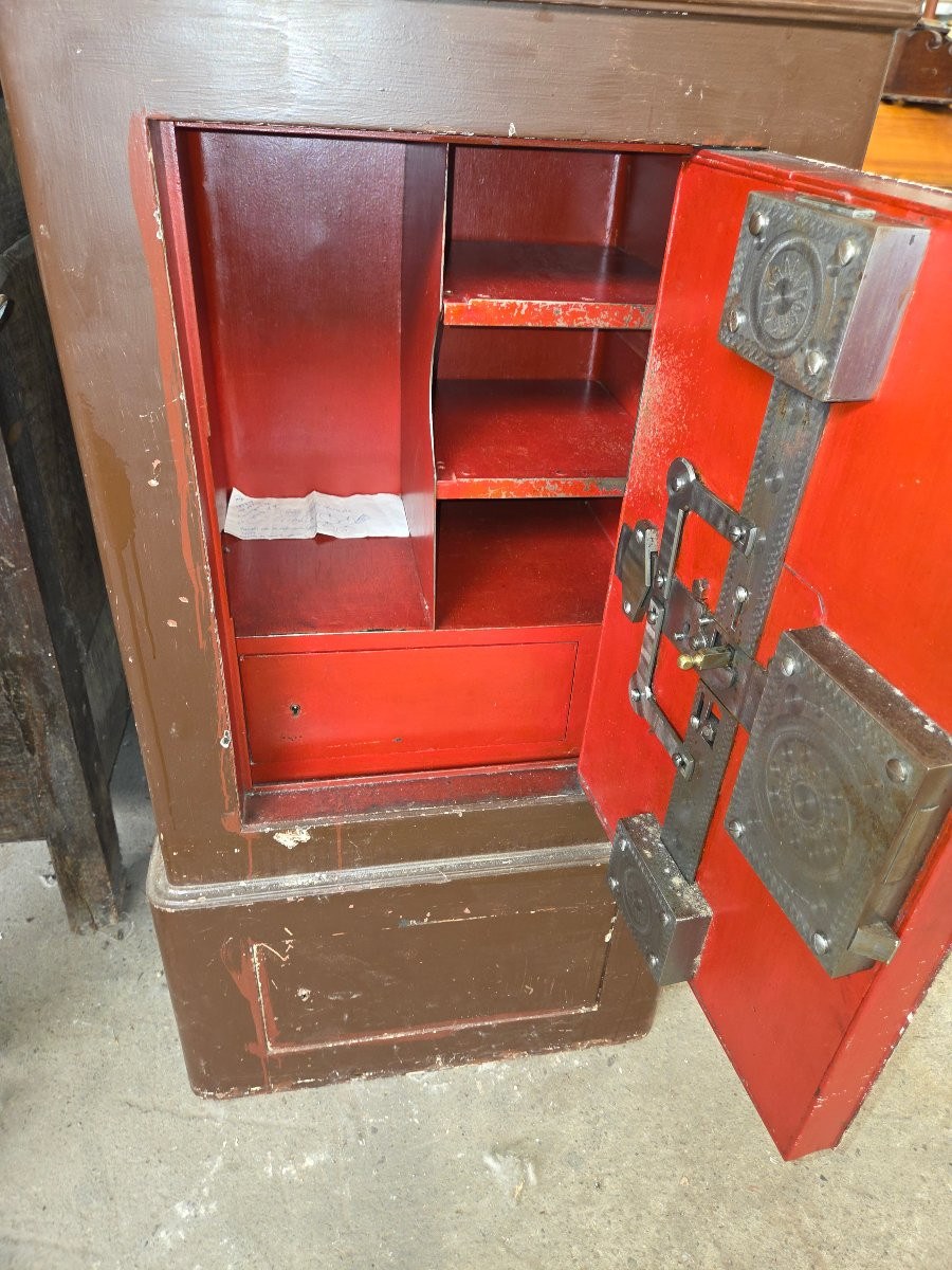 Late 19th Century Safe -photo-4