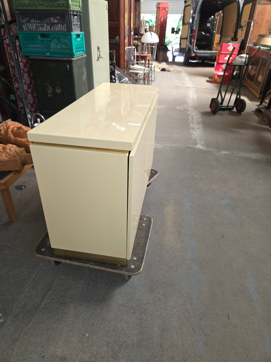 Small Cream Lacquered And Brass Cabinet By Jean Claude Mahey, 1970s-photo-1
