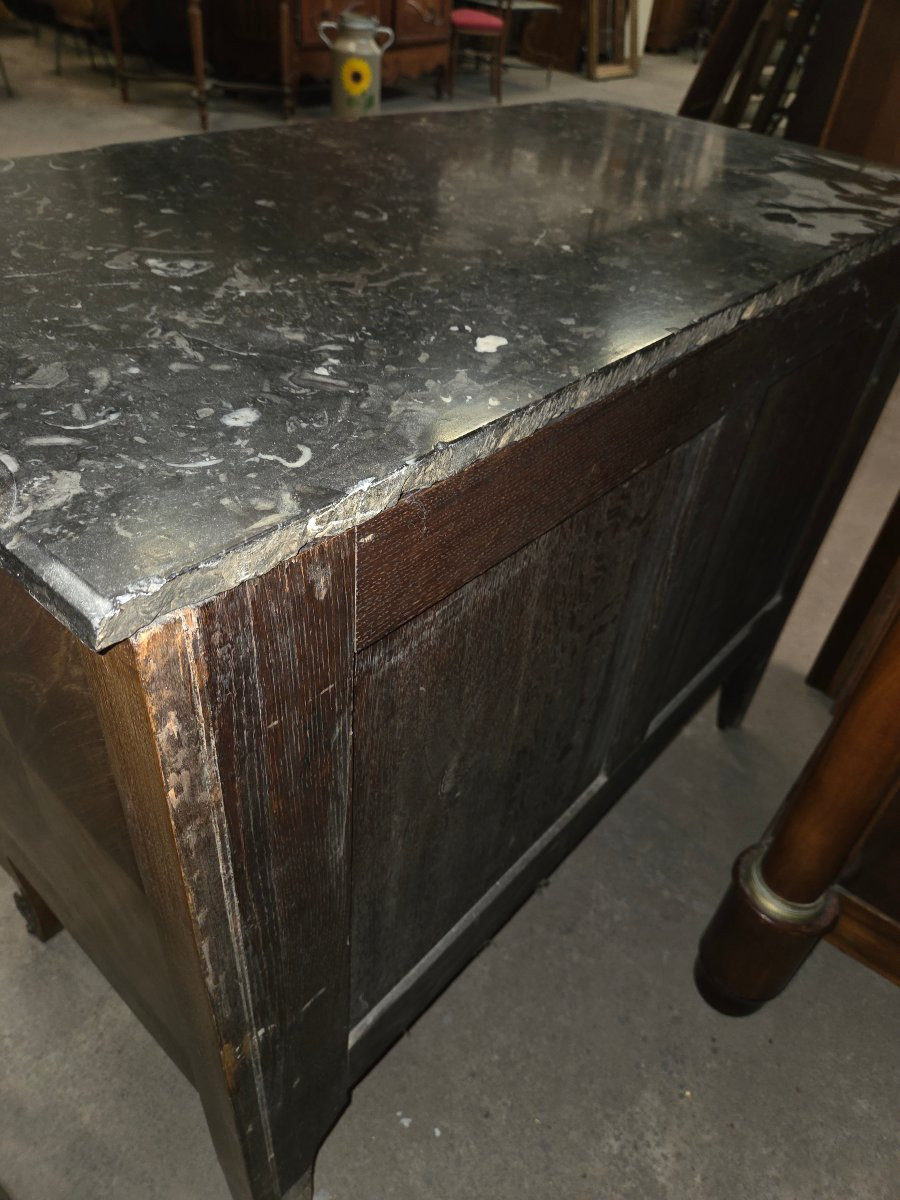 Commode marquetee galbée et a ressaut sur les côtés de style Louis XVI fin 19eme -photo-4