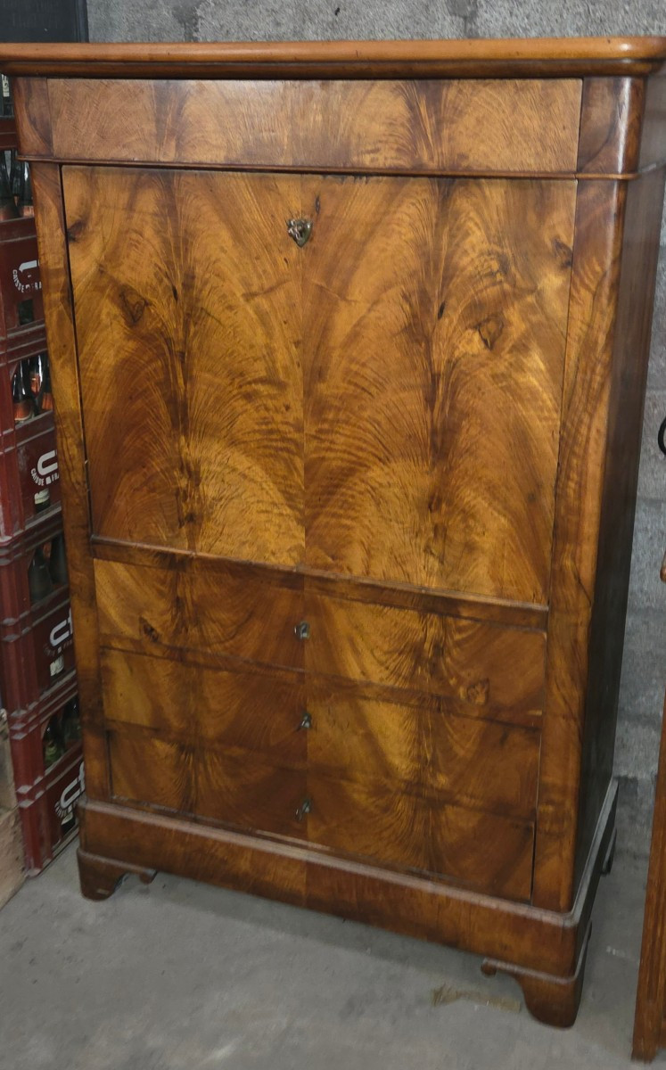 Secretaire louis Philippe en noyer avec un très joli intérieur 