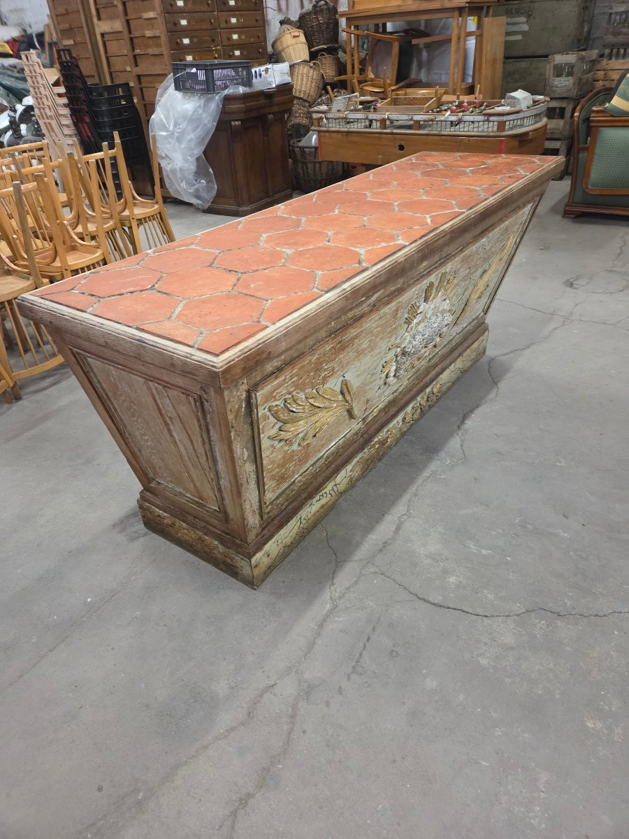 18th Century Church Altar In Carved Wood Serving As A Central Island In A Kitchen Of A Bourbon Residence-photo-2