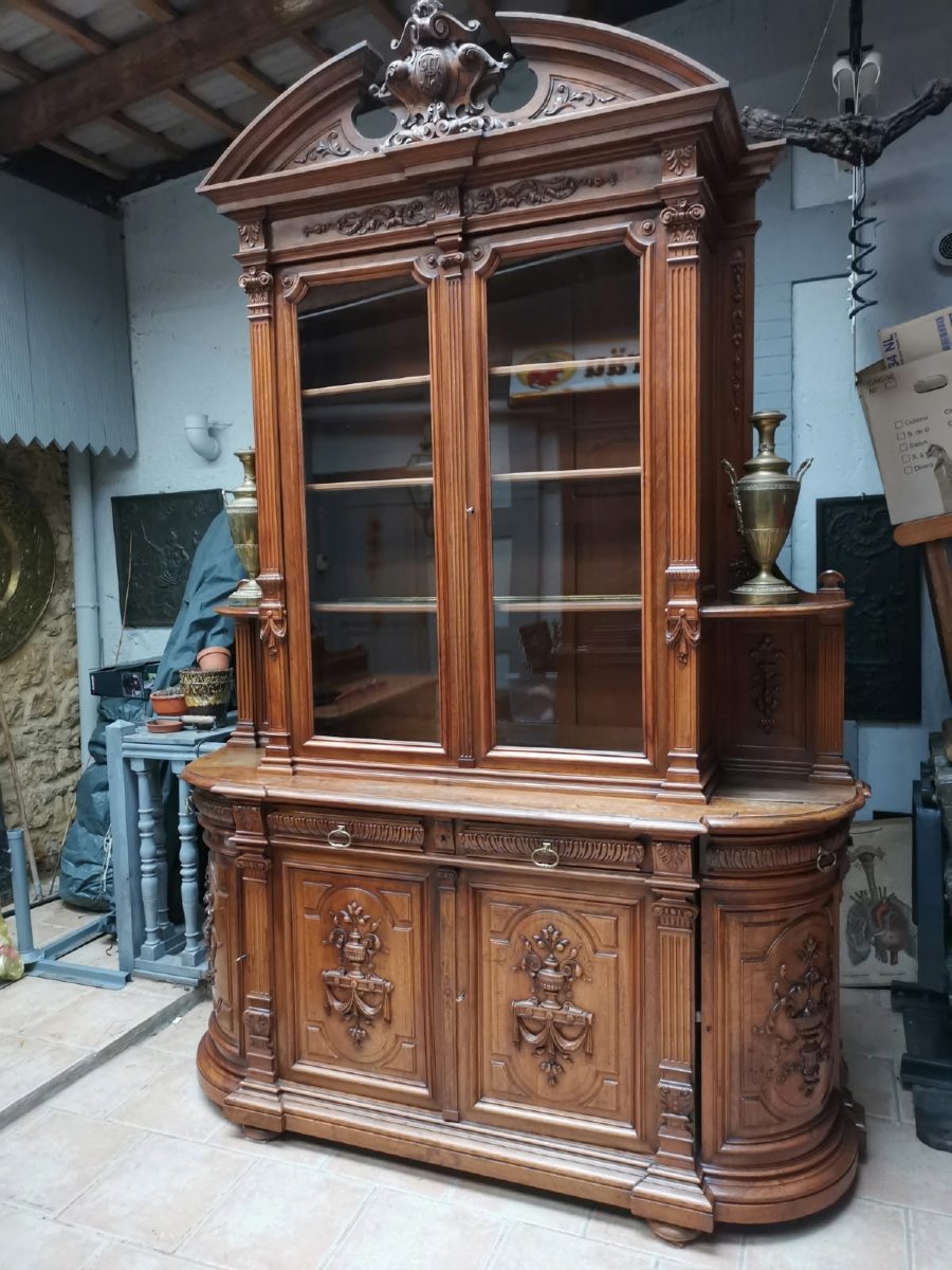 Tres grande buffet de chateau de style renaissance en noyer de la fin du 19ème -photo-1
