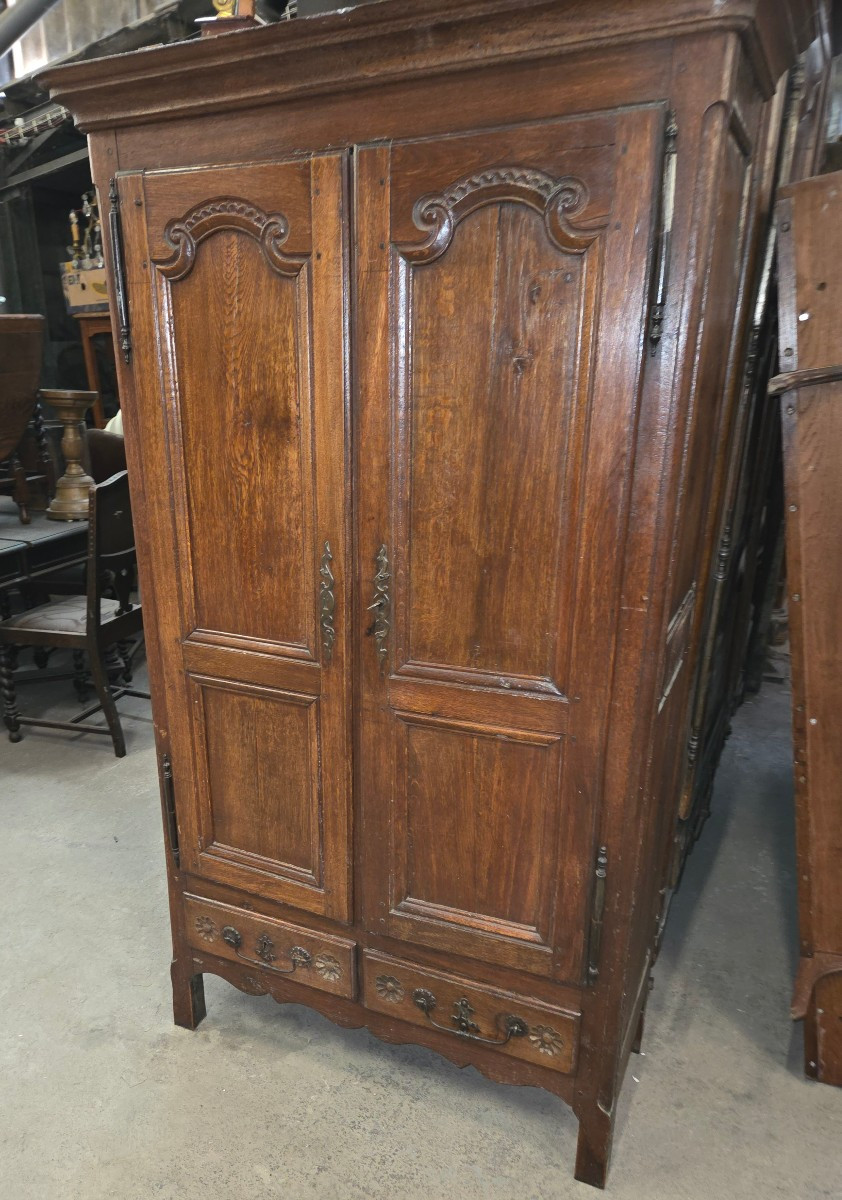 Armoire louis XIV en chene tres rare par son format 