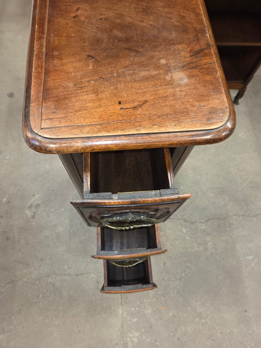 Meuble 3 tiroirs galbes de style louis XIV du 19eme siècle en noyer et chêne -photo-4