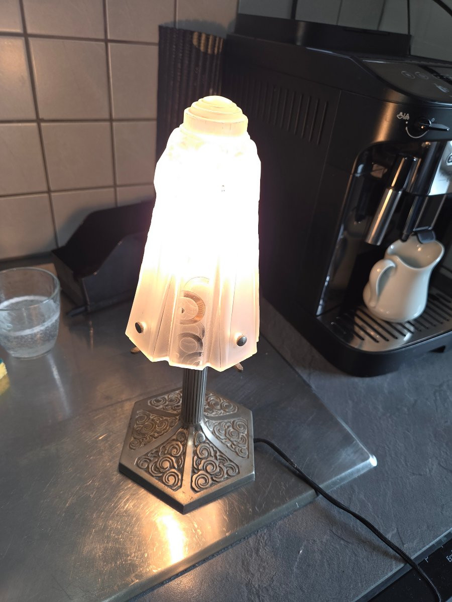 Lampe art deco tulipe en verre pressé et pied en metal chromé -photo-5