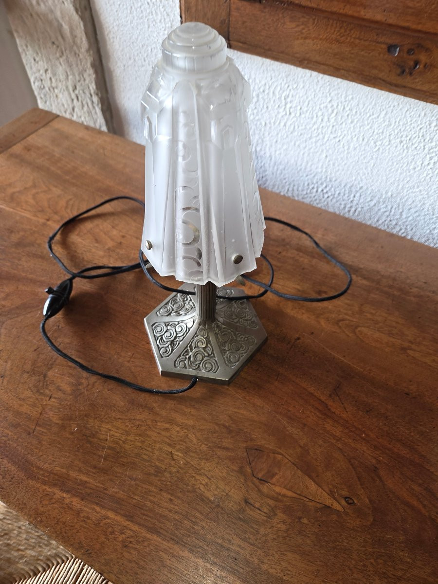 Lampe art deco tulipe en verre pressé et pied en metal chromé -photo-6