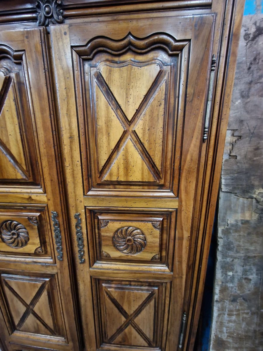 Armoire de style louis XIV  en noyer des années 70-photo-4