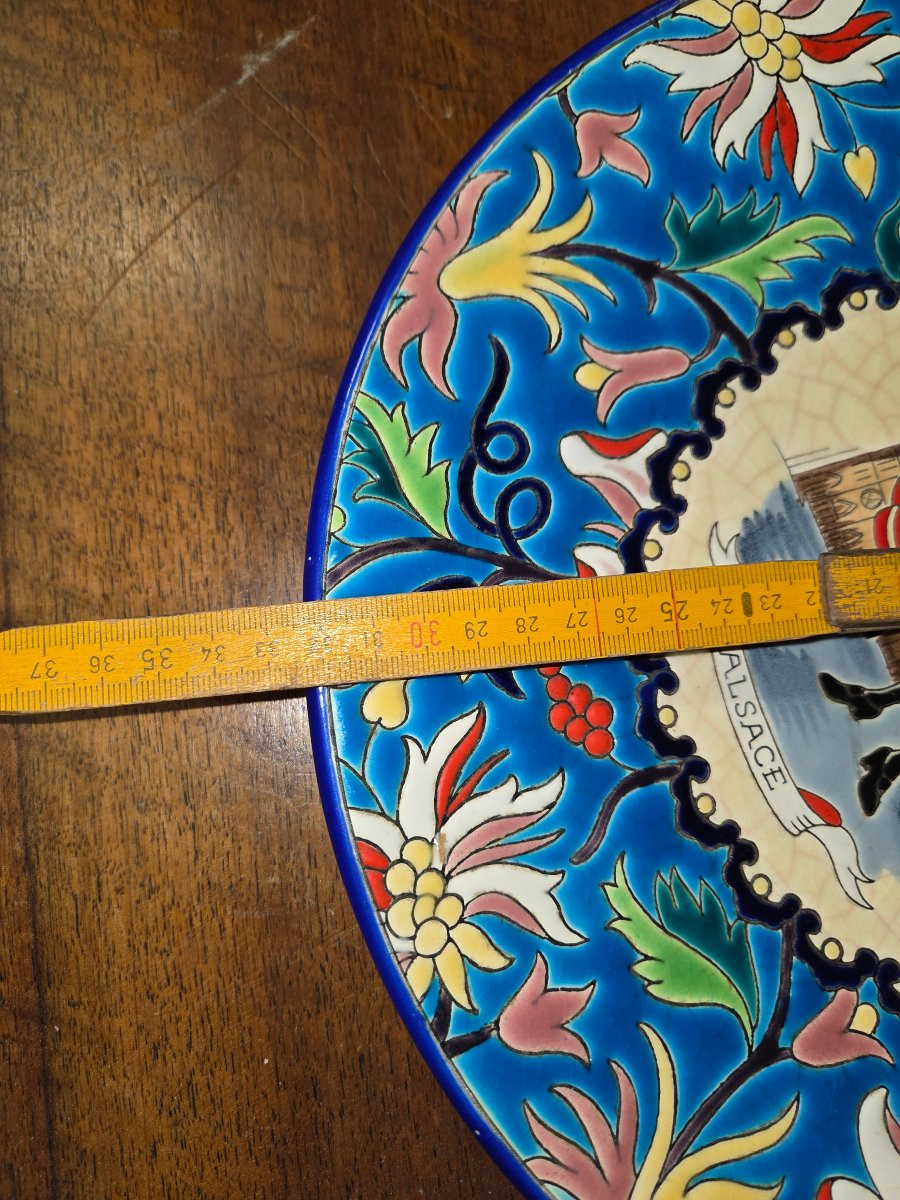 Plat en emaux de longwy a decor de personnages alsacien -photo-1
