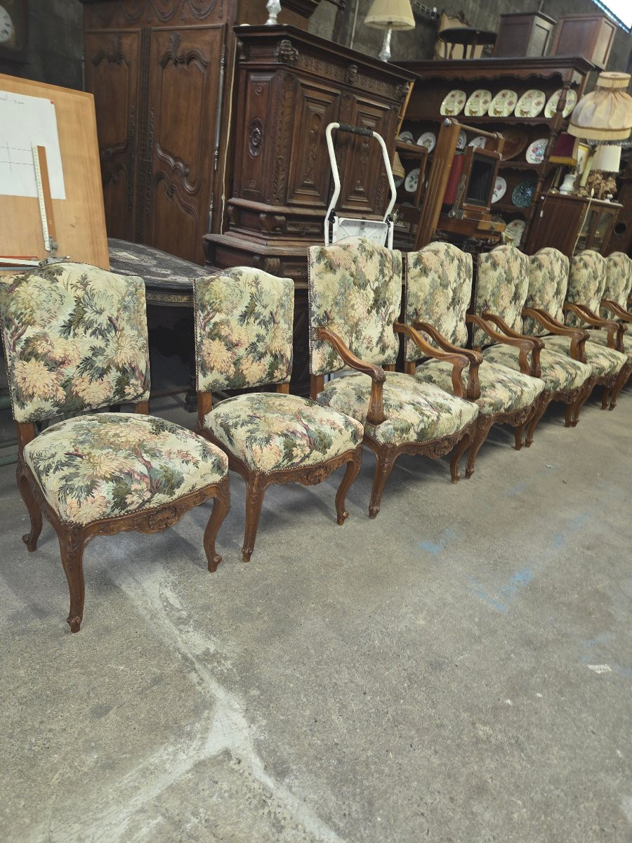 Important ensemble composé de 6 fauteuils et 4 chaises en noyer  estampillé de Honoré Dufin -photo-2