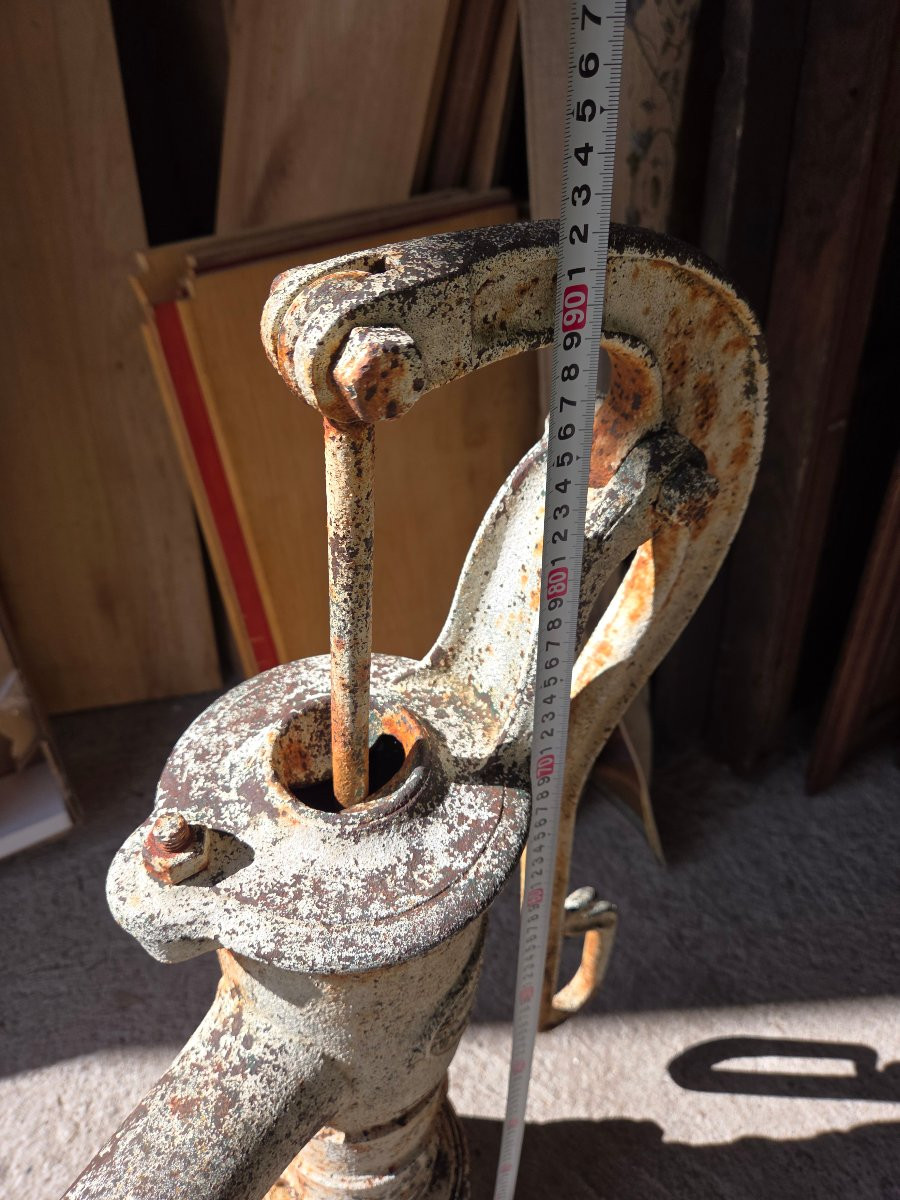 Pompe a eau en fonte de la deuxième partie du 19ème -photo-2