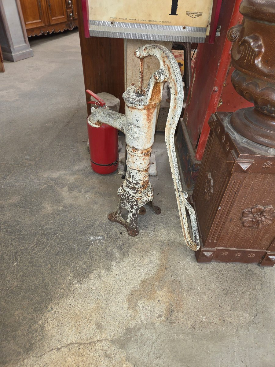 Pompe a eau en fonte de la deuxième partie du 19ème -photo-3