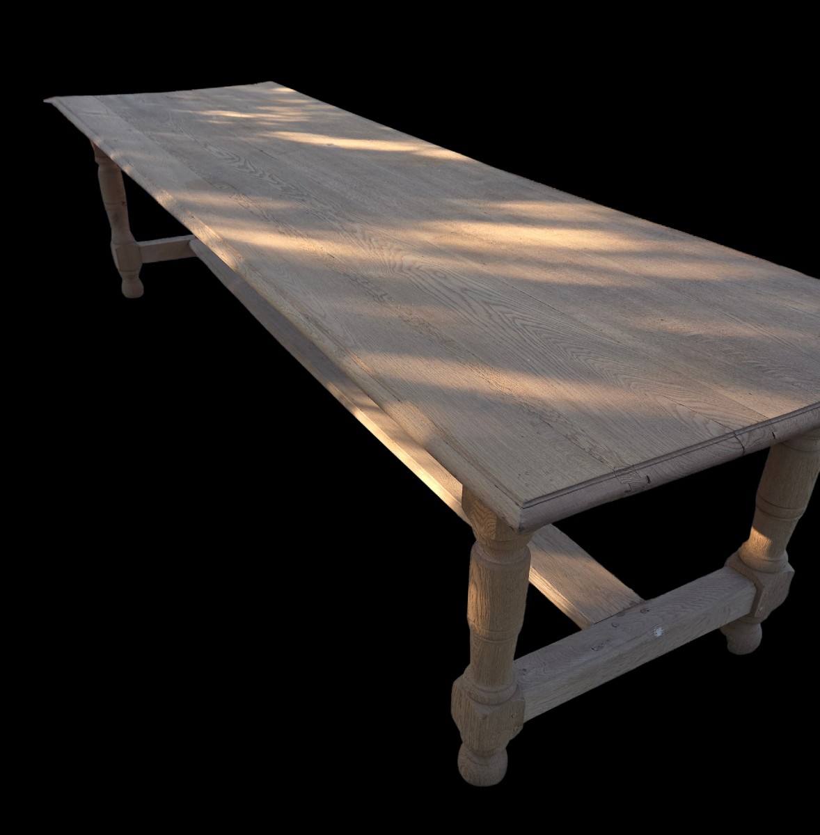 Tres grande table en chêne de la 1ere partie du 20eme siècle  sablée 