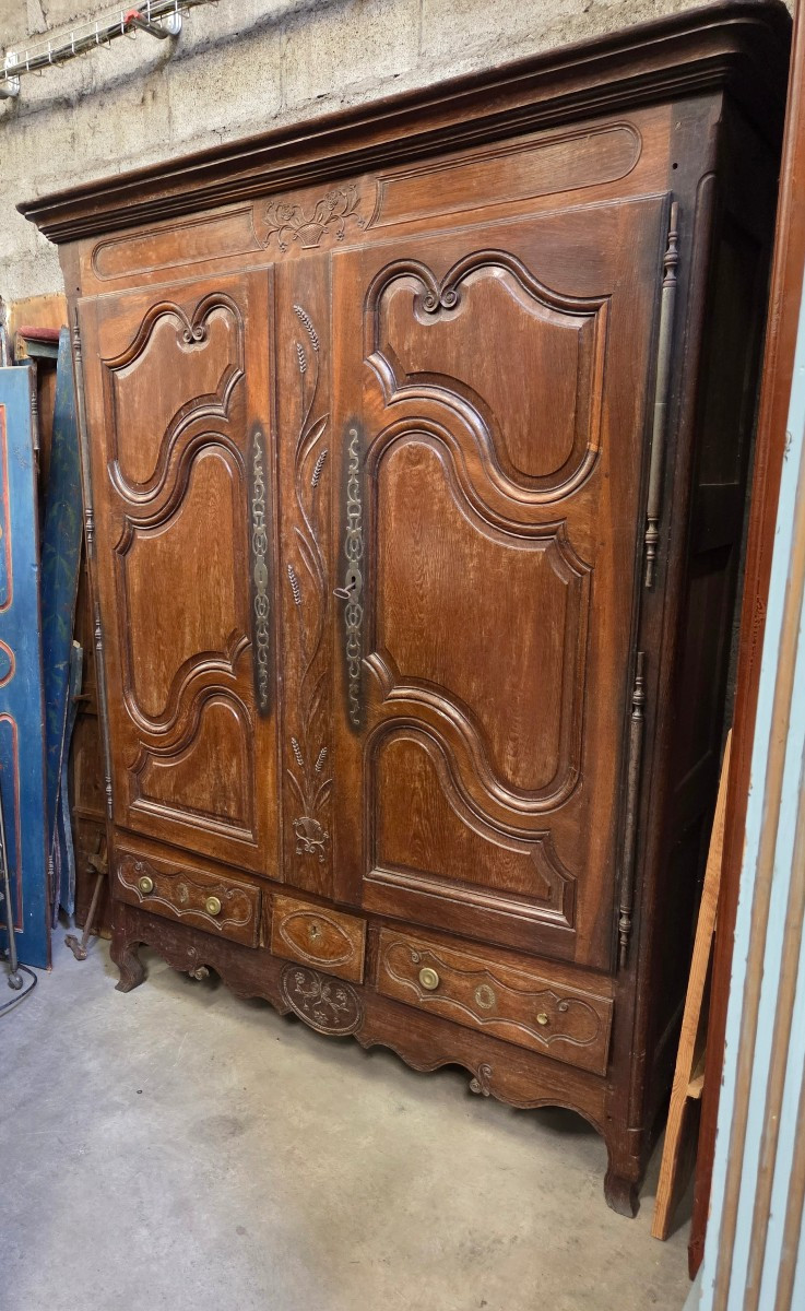 Armoire lorraine en chêne 3 panneaux ressorti et 3 tiroirs du 19ème Region de Rambervillers 