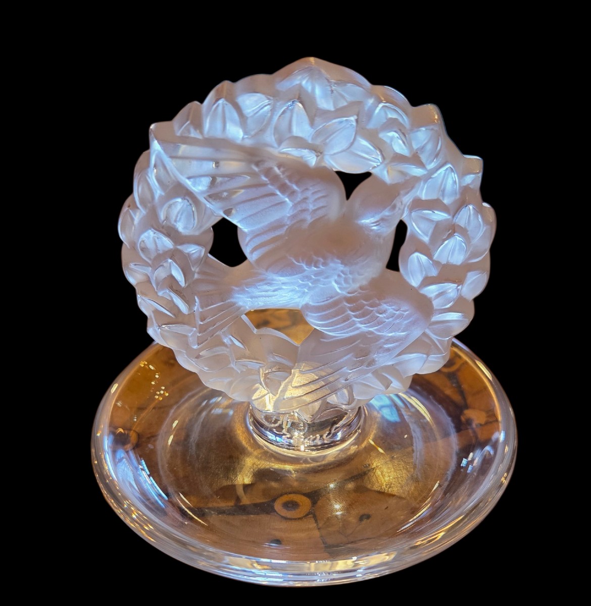  Lalique Baguier In Molded Crystal Decorated With A Dove In A Garland, Signed. H. 8,