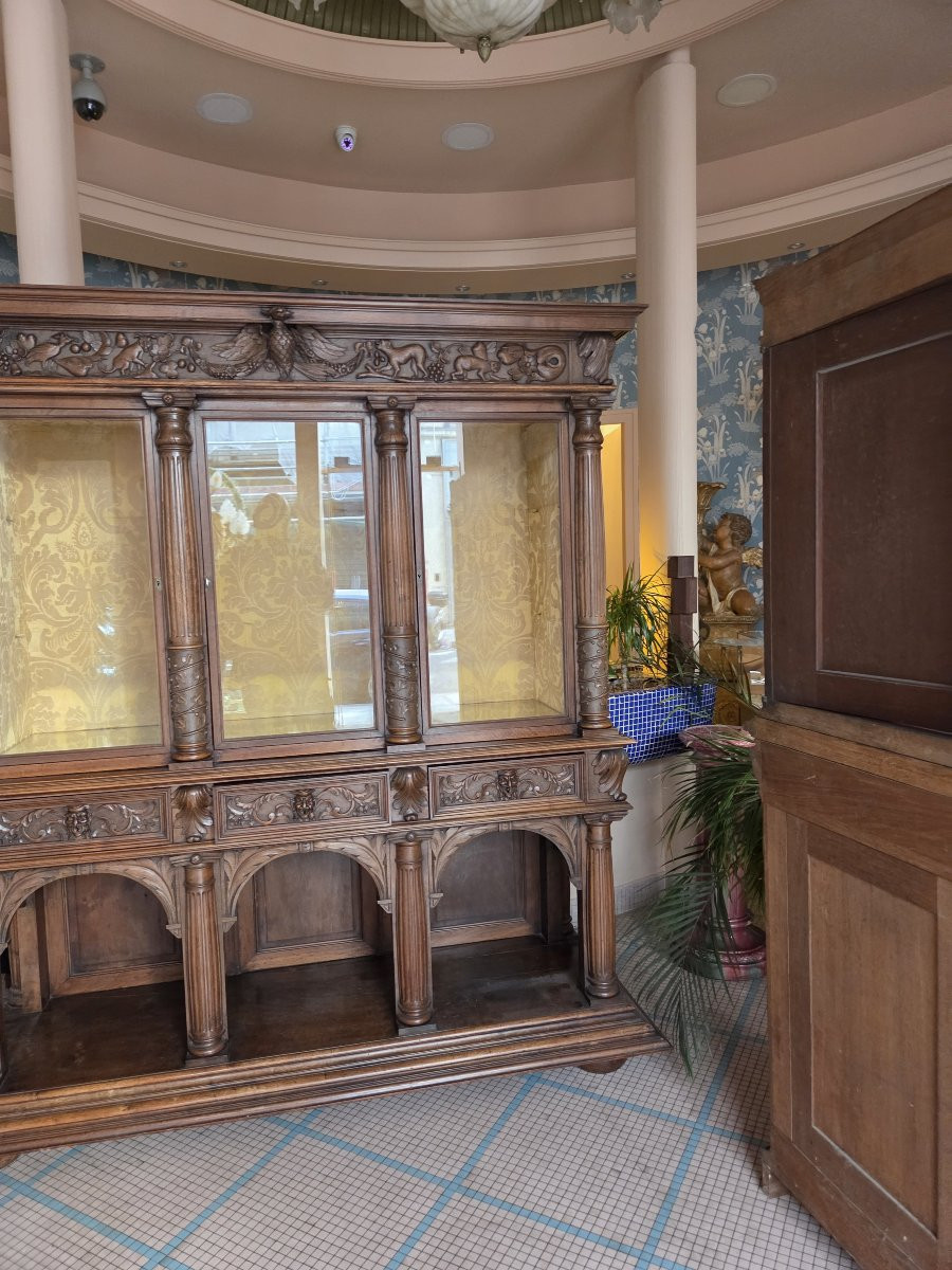 Richly Carved Renaissance Walnut Display Case Late 19th Early 20th Century-photo-2