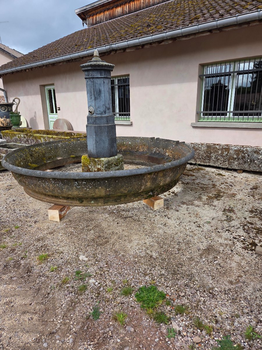 Fontaine en fonte provenant d'un parc d'un château du 19ème du sud de la Haute Saône -photo-1