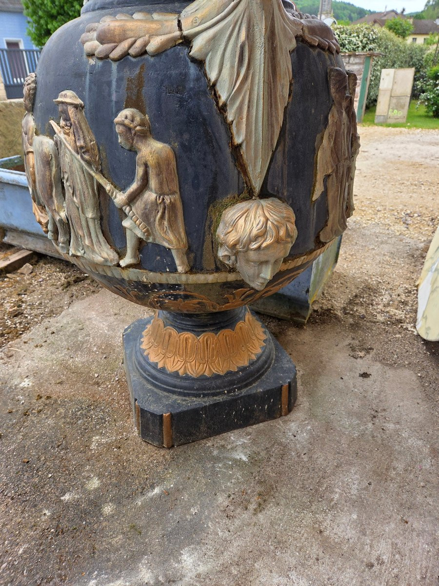 Monumental vase en fonte fin 19eme a decor de scène de l'Antiquité -photo-8