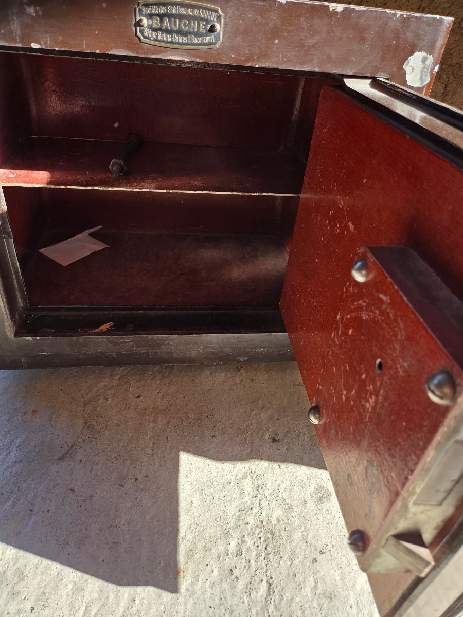 Small Bauche Safe From The Late 19th Century-photo-2
