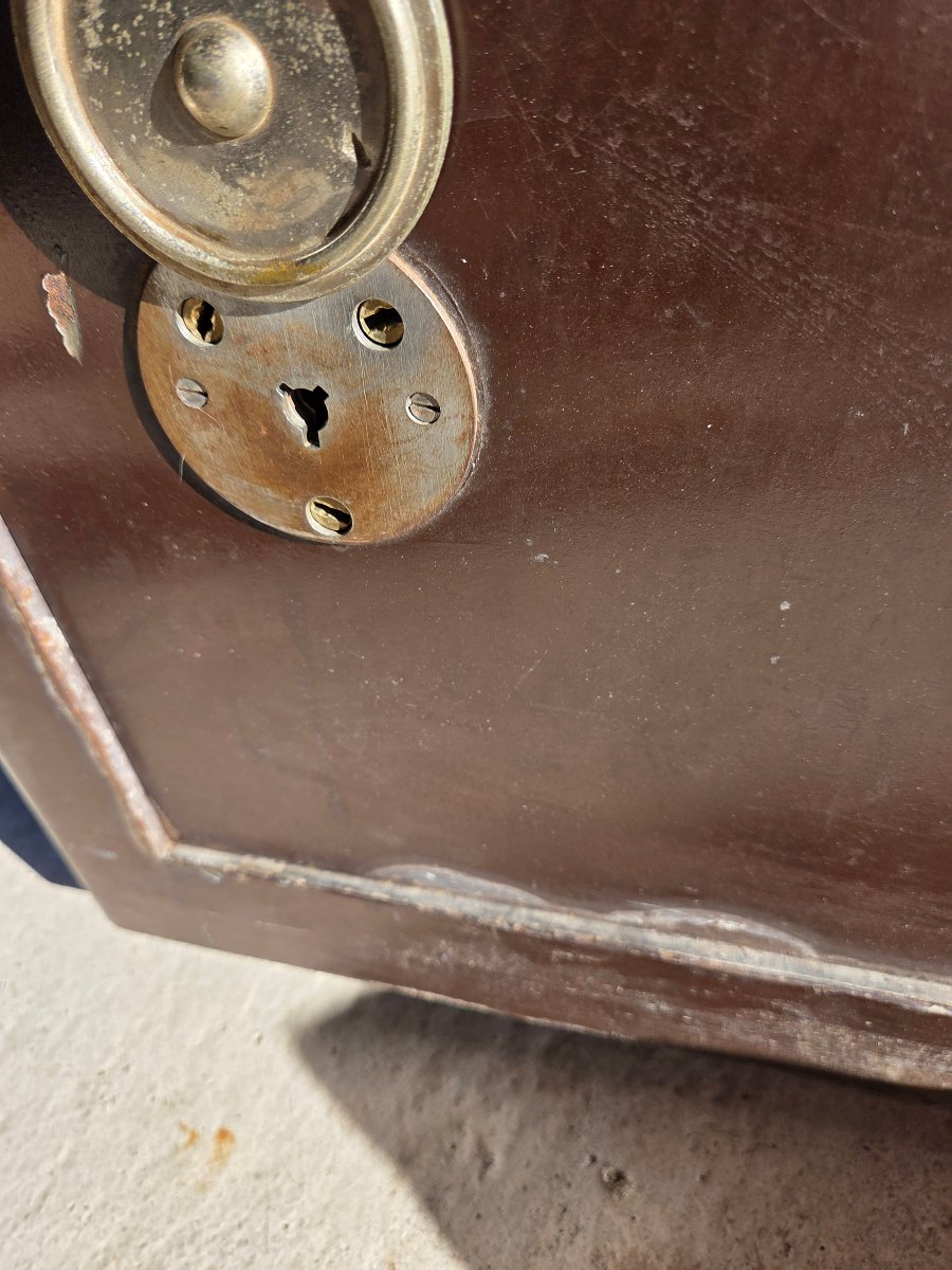 Small Bauche Safe From The Late 19th Century-photo-2