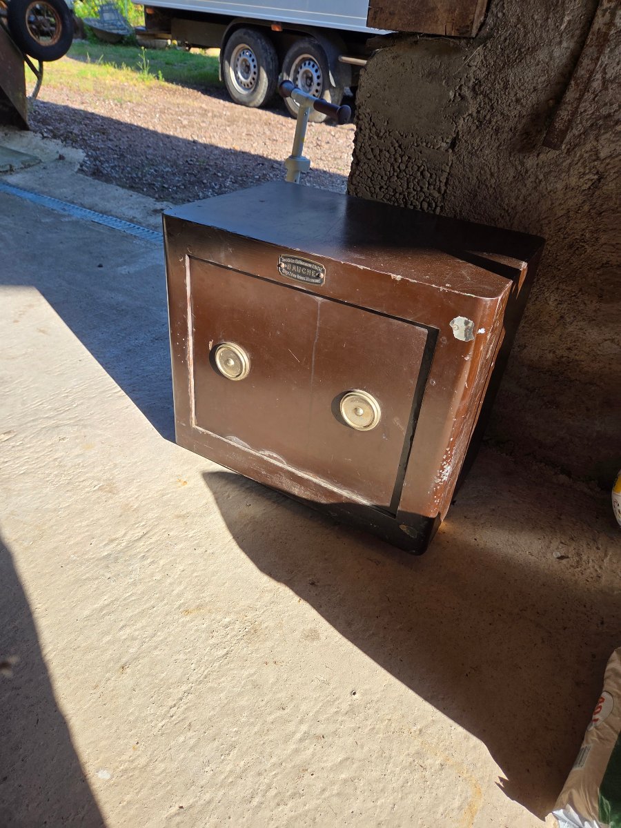 Small Bauche Safe From The Late 19th Century