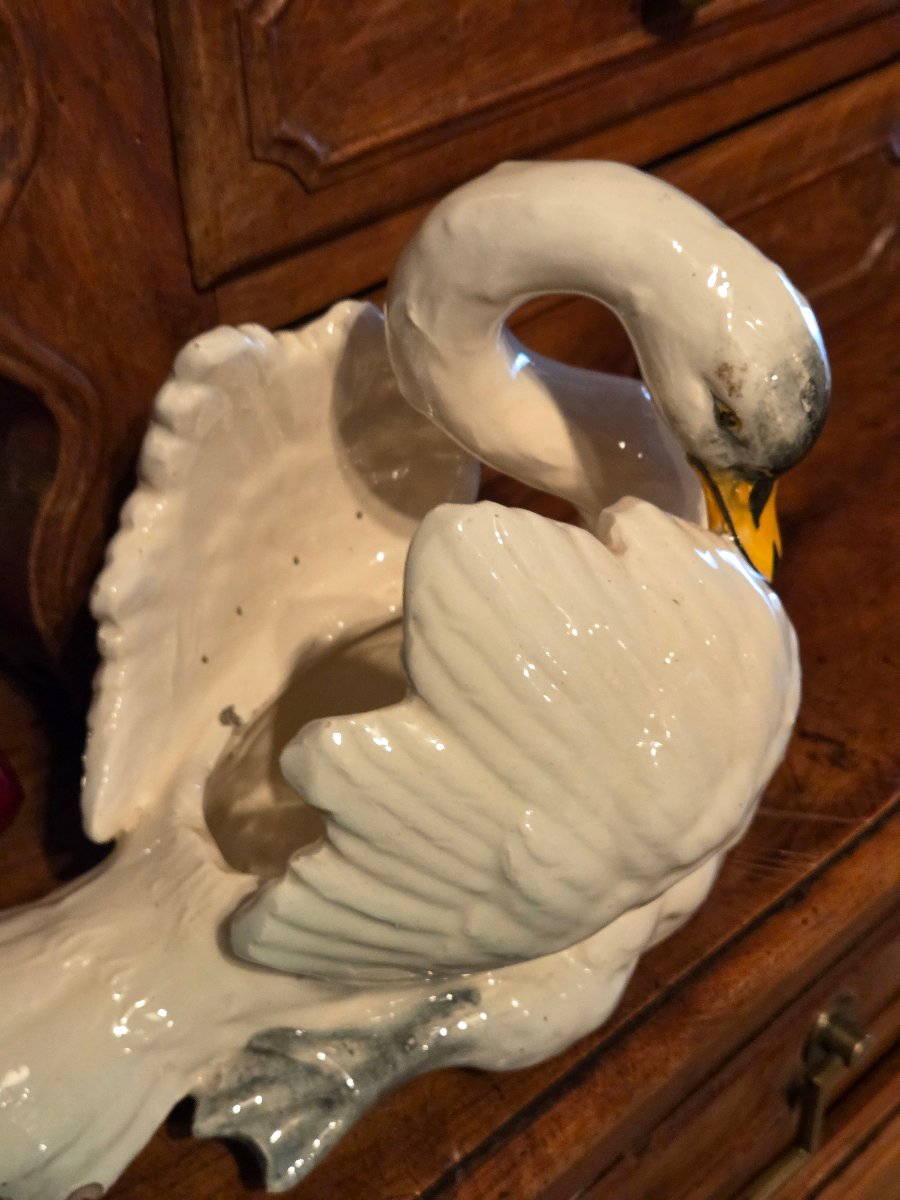 Jardiniere en forme de cygne  en faience de Delphin Massier fin du 19eme -photo-2