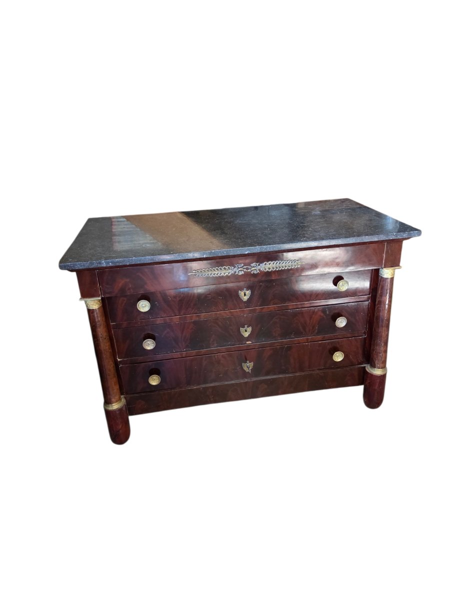 Commode empired'epoque  en acajou a colonnes detachees