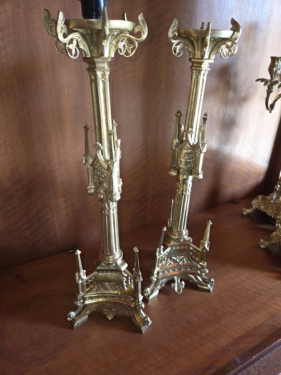 Pair Of 19th-century Gothic-style Bronze Candlesticks -photo-3
