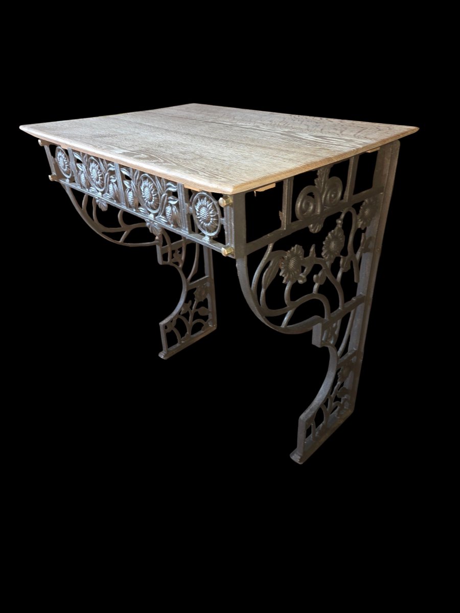Cast-iron Console Table With Floral Decoration And An Oak Top From The 1900s