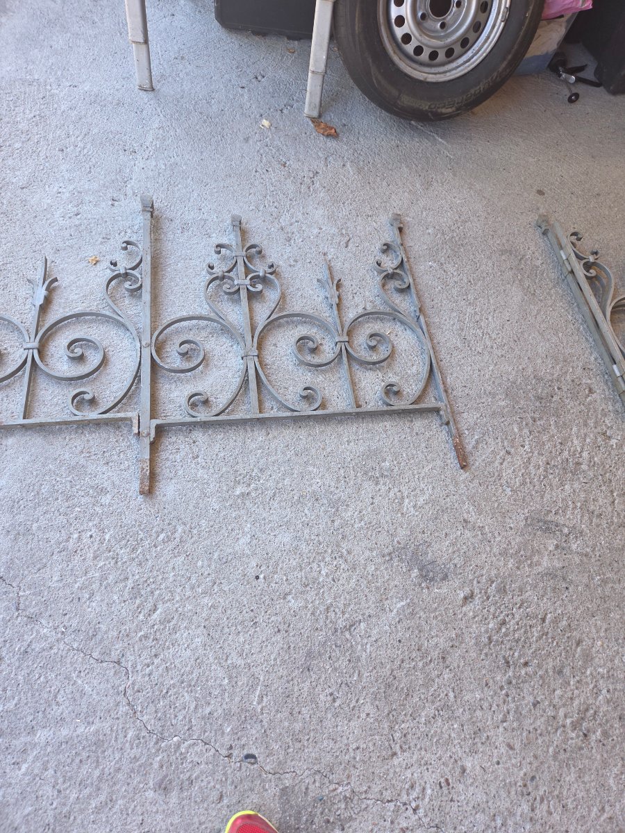 Anciennes grilles en fer forgé d'une chapelle du sud de la haute saone -photo-3
