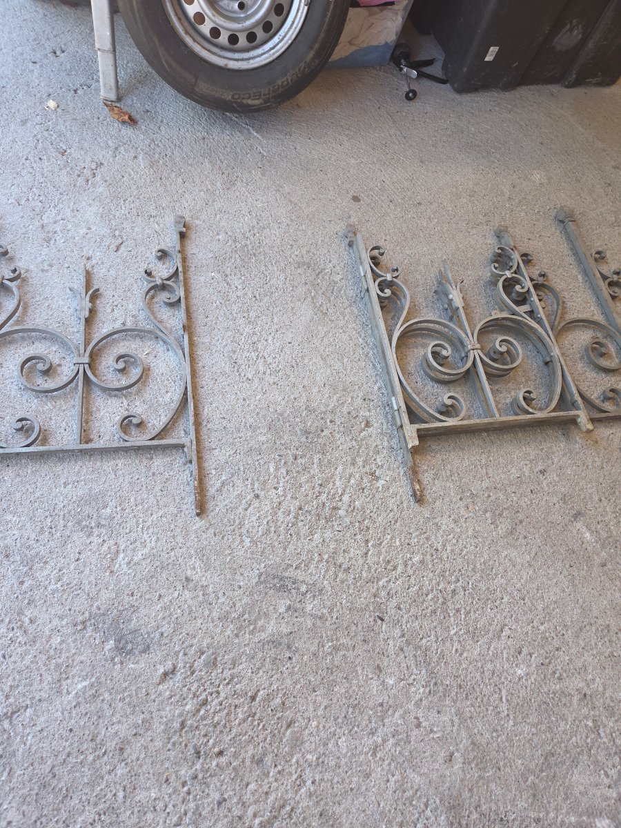 Anciennes grilles en fer forgé d'une chapelle du sud de la haute saone -photo-2