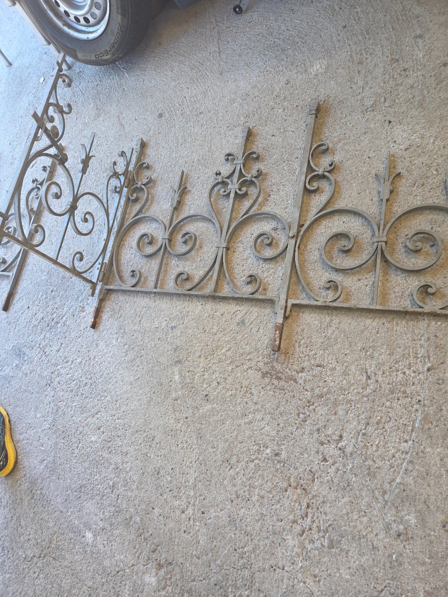 Anciennes grilles en fer forgé d'une chapelle du sud de la haute saone -photo-4